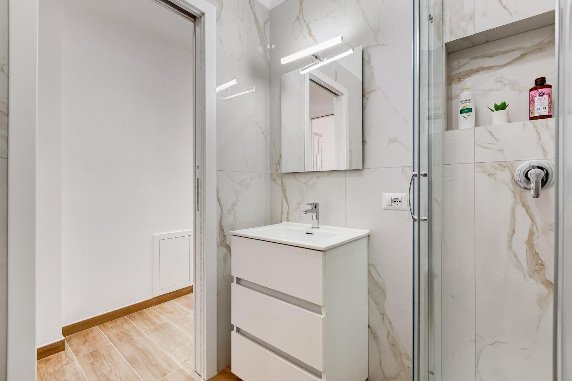 Apartment Vatican With 2 Bathrooms And Terrace *